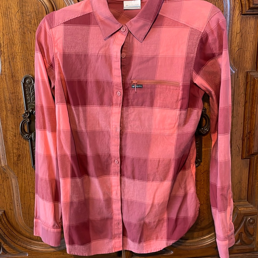 Women’s Columbia button up